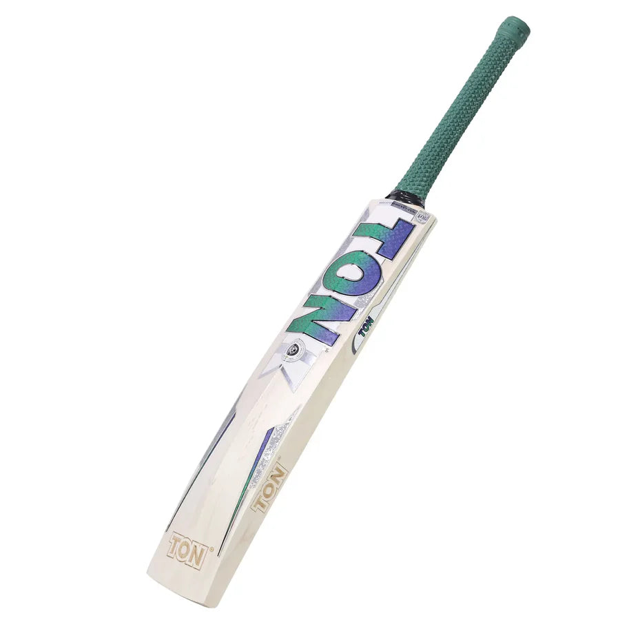 Clean, wide playing surface of the Grade 4 English willow bat, showcasing the large sweet spot.